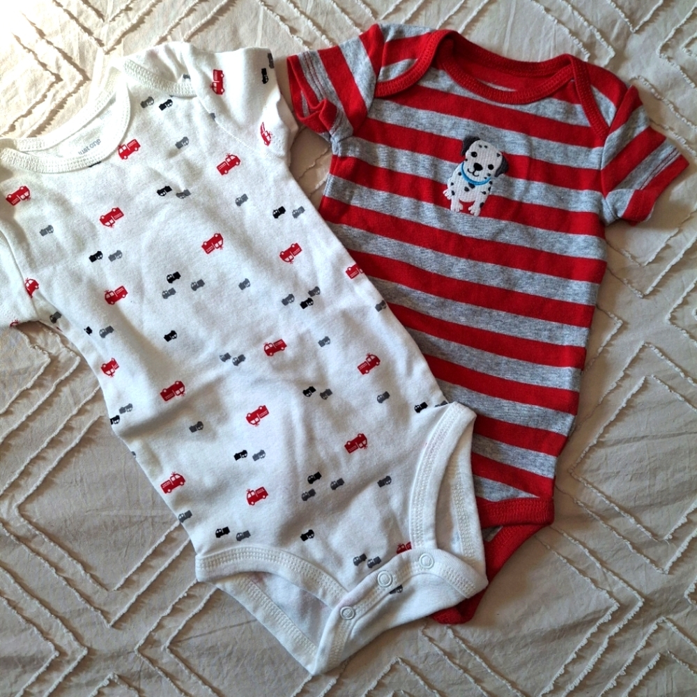 Set of onesies size 6m